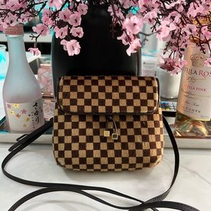 Authentic Louis Vuitton Gazelle Damier Sauvage
Pony Hair Shoulder Bag
